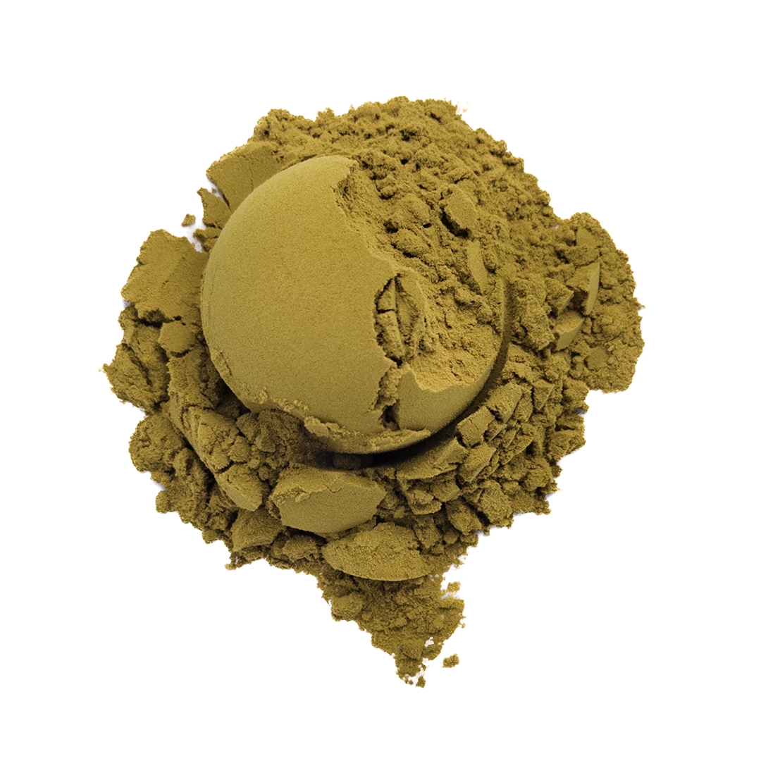 Instant Longjing green tea powder, yellowish-brown fine powder, classic profile with a roasted-bean aroma.