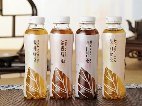 Theaflavins, thearubigins and theabrownins are key water-soluble pigments affecting tea liquor color.